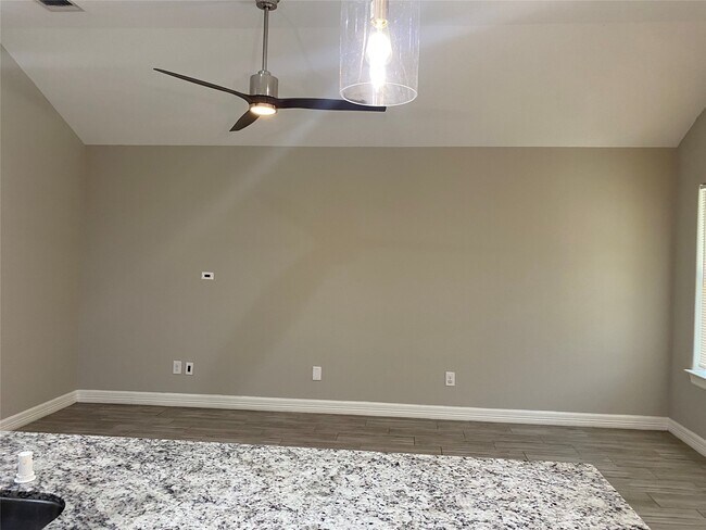 Foto del edificio - 5210 Longmeadow St