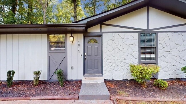 Building Photo - 1815 Herringbone Hollow