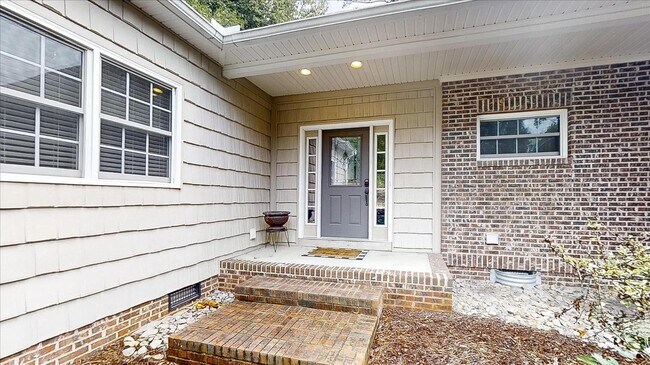 Building Photo - 554 Argyll Dr