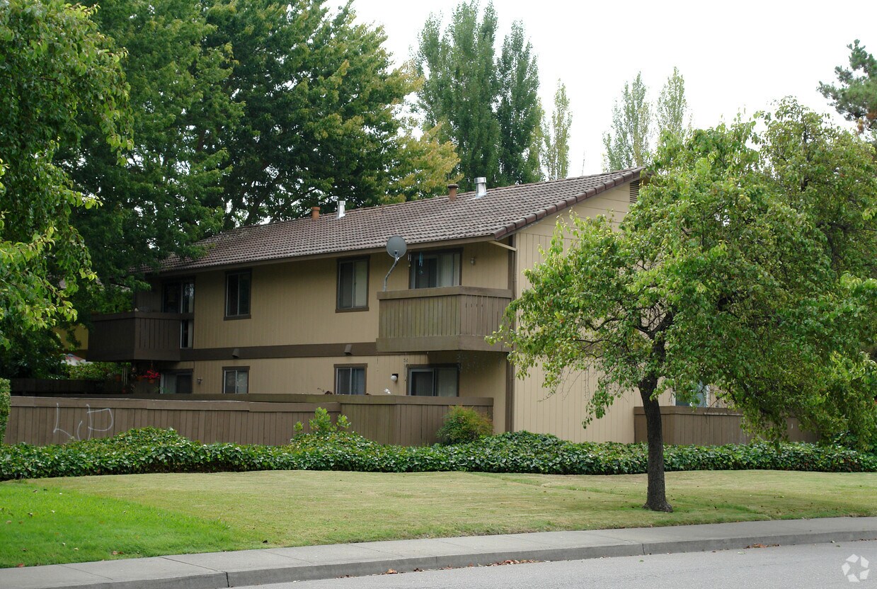 Primary Photo - 6840 Country Club Dr