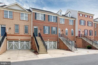 Building Photo - 2119 Split Creek Ln