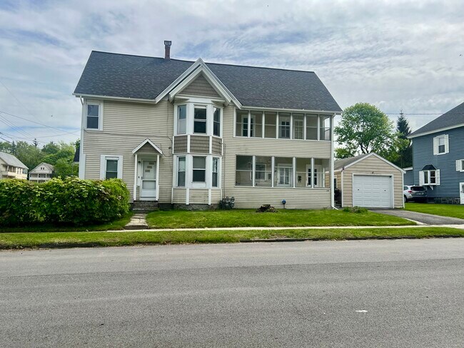 28 7th Street, Gloversville. 2nd floor apartment - 28 7th Ave