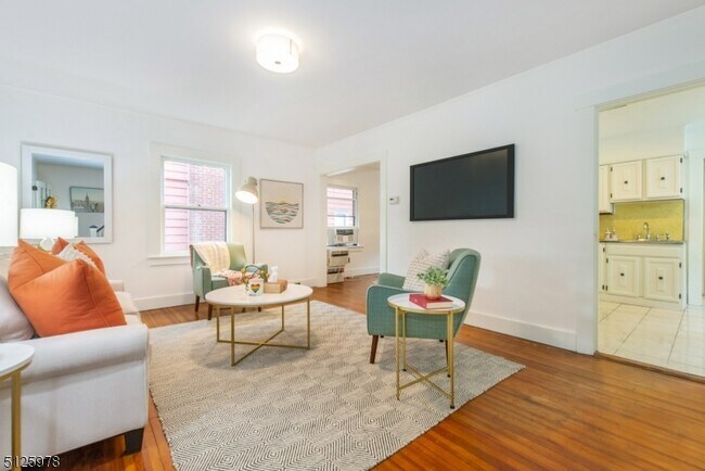 Foto del edificio - 28 Elmwood Ave