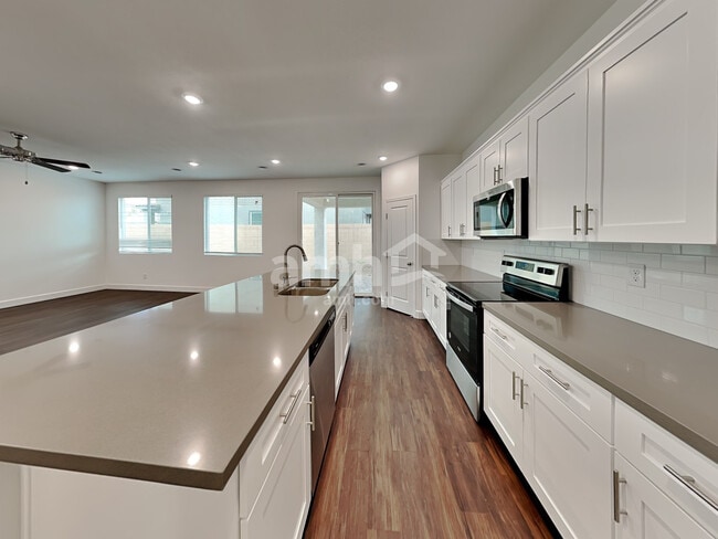 Foto del edificio - 8882 Carmine Cob Ave