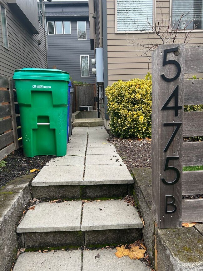 Foto del edificio - Gorgeous, Newer Construction Studio in Highly Desired University Park Neighborhood