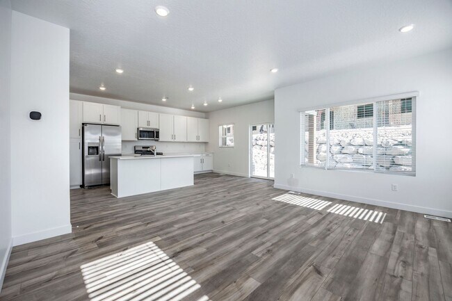 Building Photo - End Unit New Construction with Finished Basement Includes Utilities in New Jordanelle Ridge Neigh...