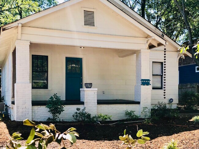 Front Porch - 1145 Hall Ave SE