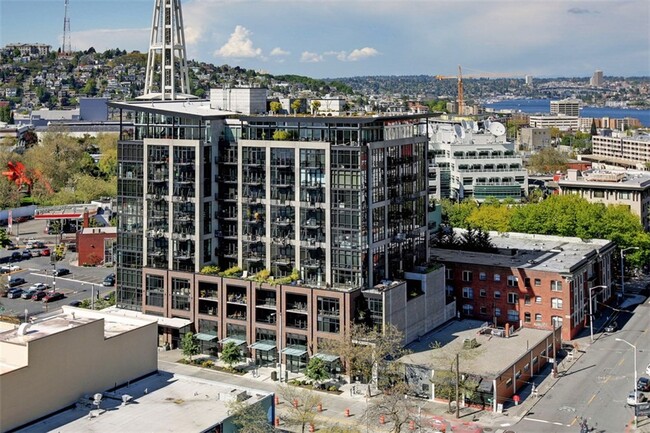 Building Photo - 2720 3rd Ave