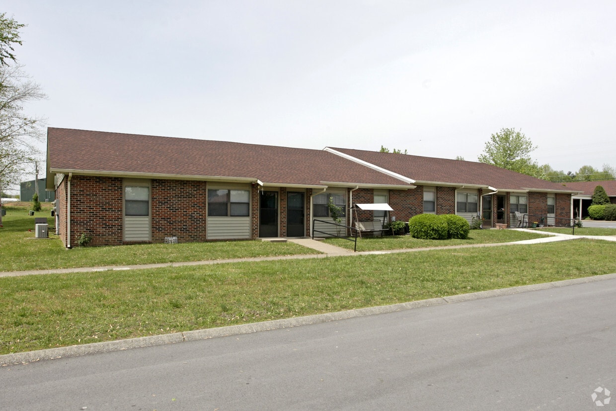 Primary Photo - Golden Oaks Village