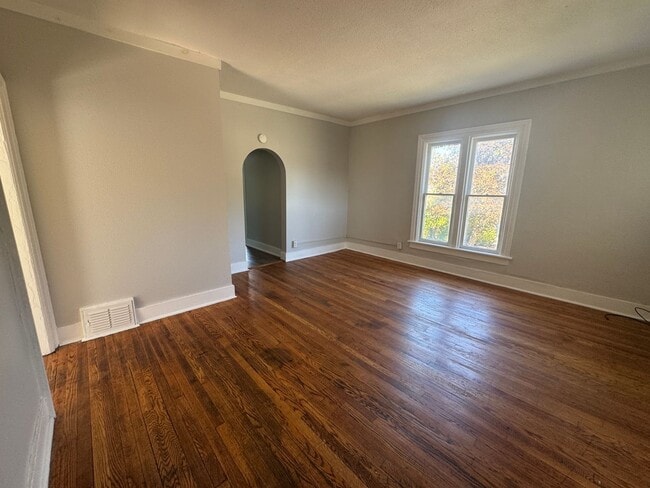 Building Photo - 302-304 Lenox Ave