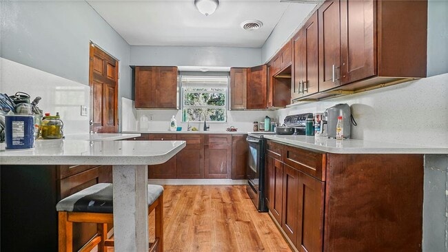 Building Photo - 5518 Riviera Dr