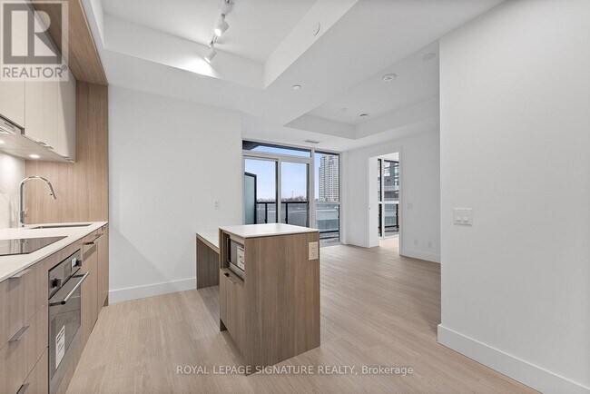 Building Photo - 625-625 Sheppard Ave E
