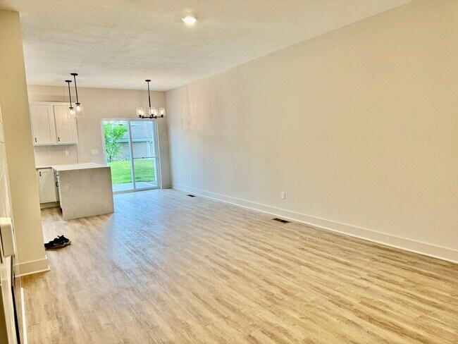 Sala de estar - 22912 W 72nd Ter