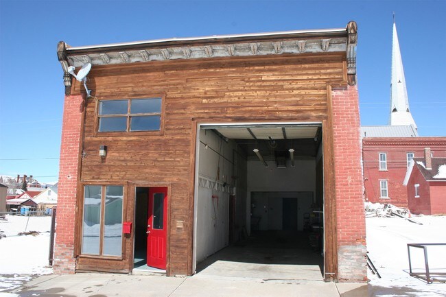 Building Photo - 136 E 8th St