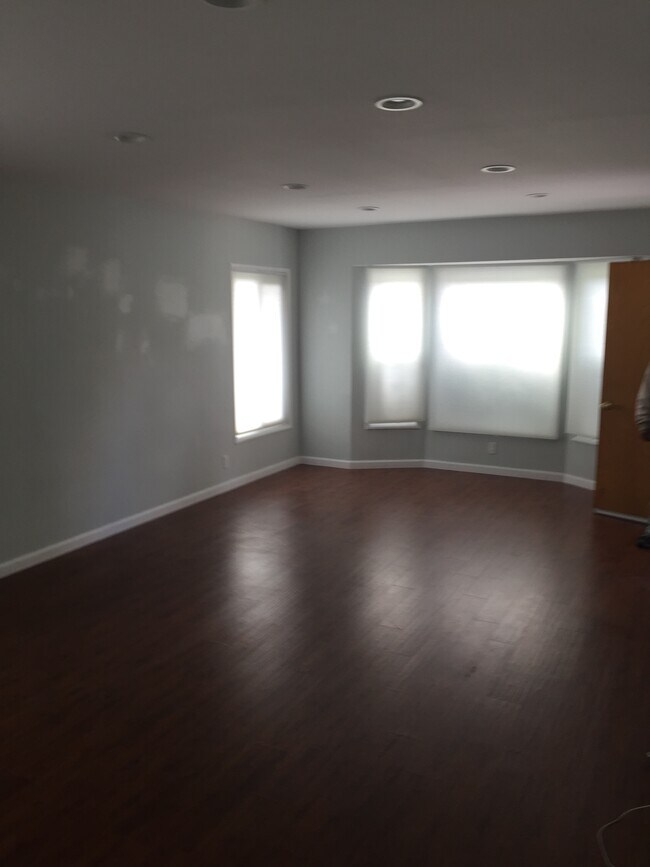 Building Photo - 1347 Orange Grove Ave