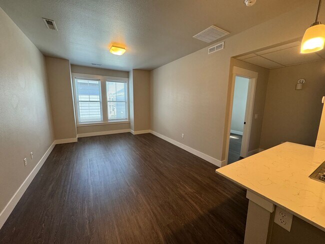 Foto del edificio - 6040-6042 Farmstead Ave