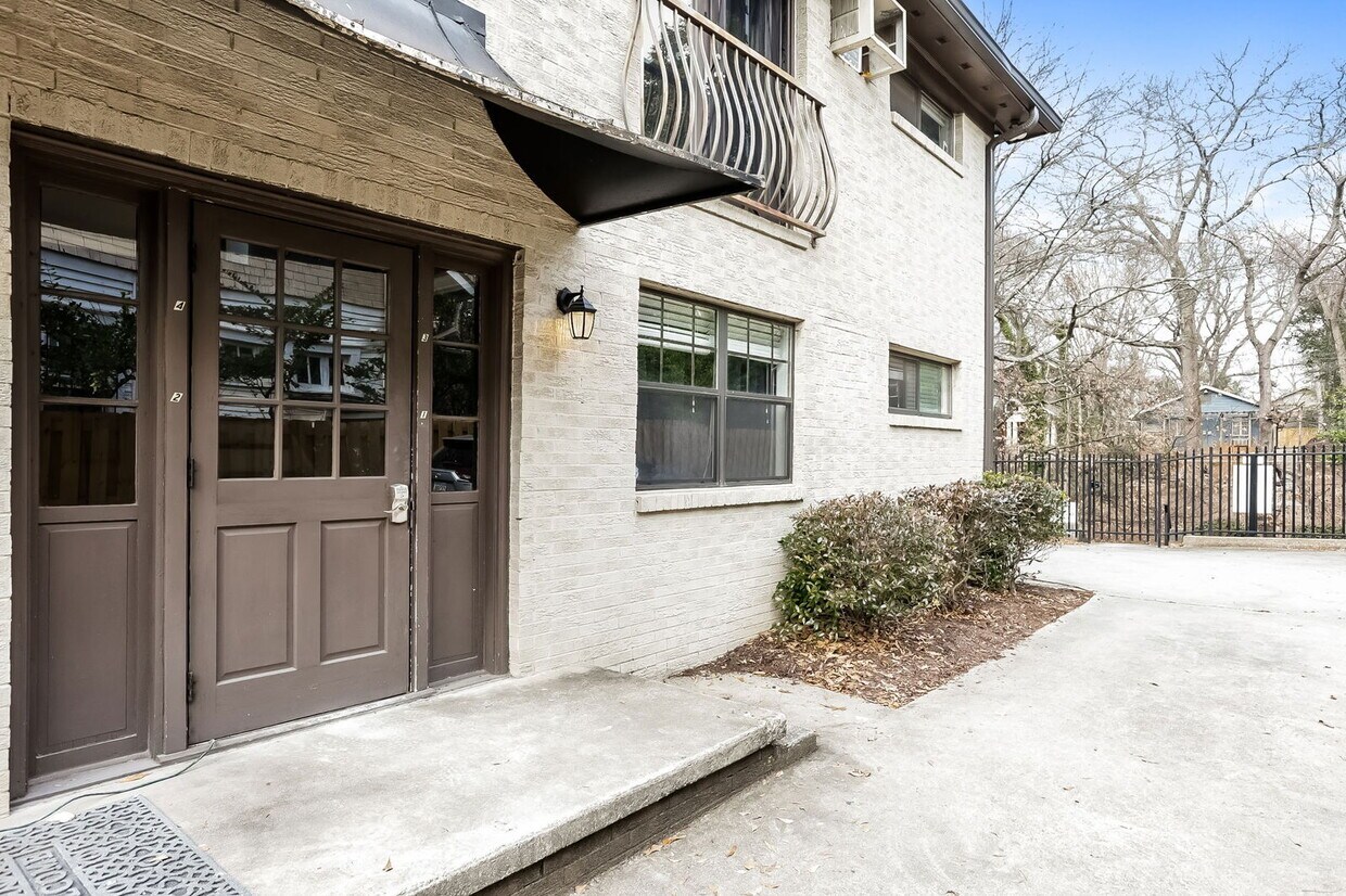 Foto del edificio - 755 St Charles Ave NE