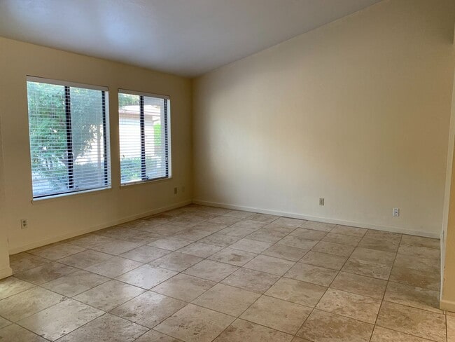 Foto del edificio - Charming condo coming soon!