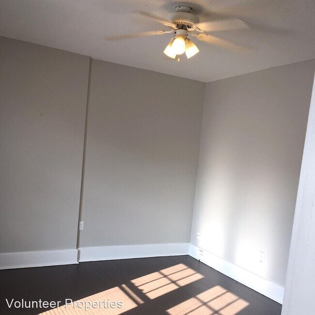Building Photo - 3 br, 2 bath House - 1033E 5th St