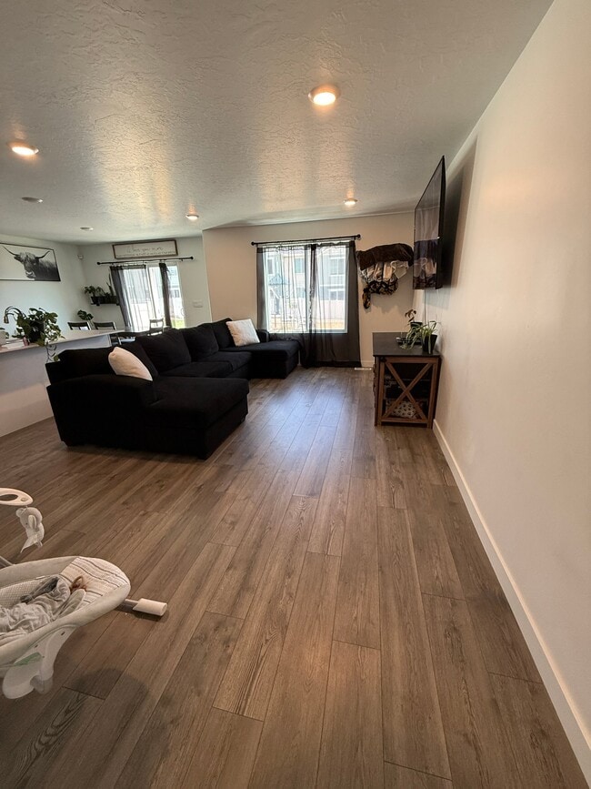Foto del edificio - 1045 W Broadleaf Dr