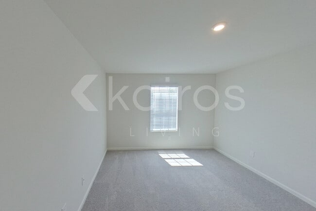 Building Photo - 233 Topaz Ln