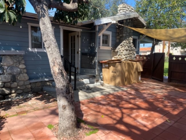 Building Photo - 10858 Freer St