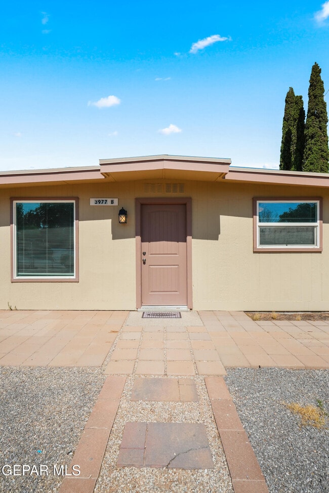 Building Photo - 3977 Las Casitas Dr