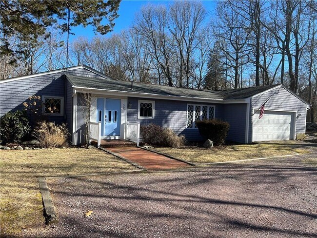 Building Photo - 565 S Rd