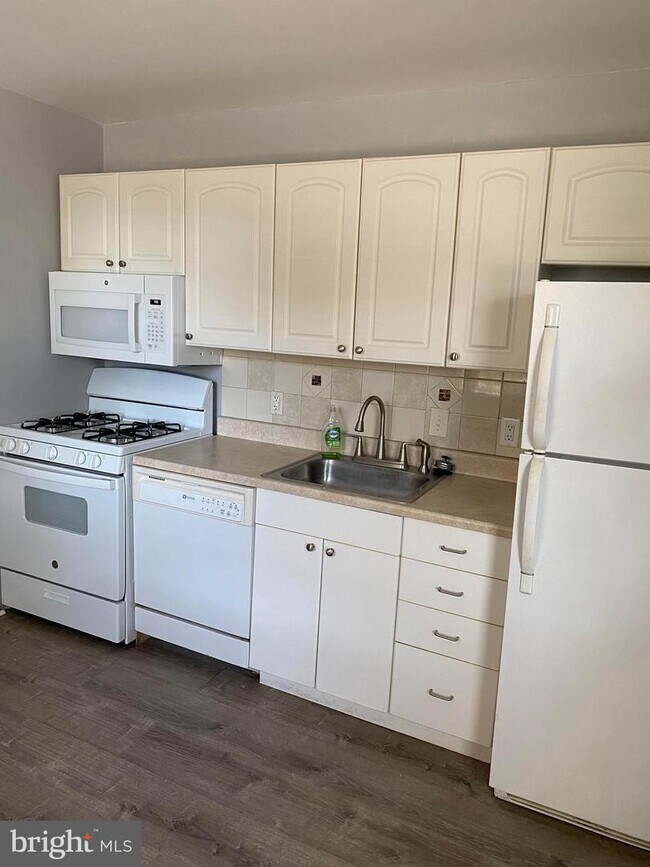 Building Photo - 416 Central Ave