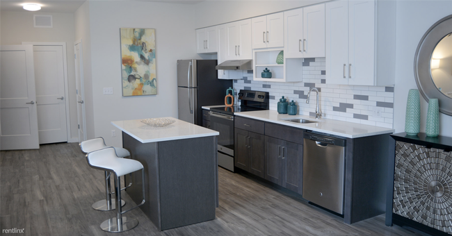 Building Photo - Studio, 1 bath  - 50 Park Row W Unit 18