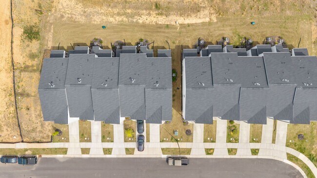 Foto del edificio - Stylish & Spacious Home in Prime Durham Location – Modern Living with Comfort & Convenience