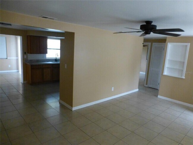Building Photo - 3319 Silver Hill Dr
