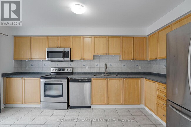 Photo du bâtiment - 25 Cranston Ave