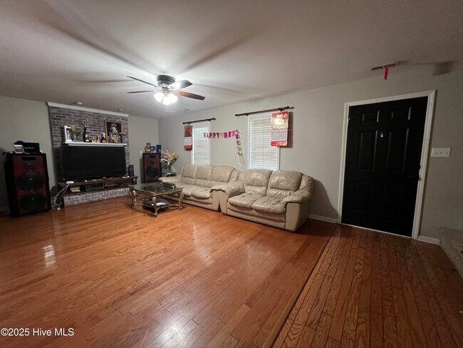 Foto del edificio - 820 Welton Cir