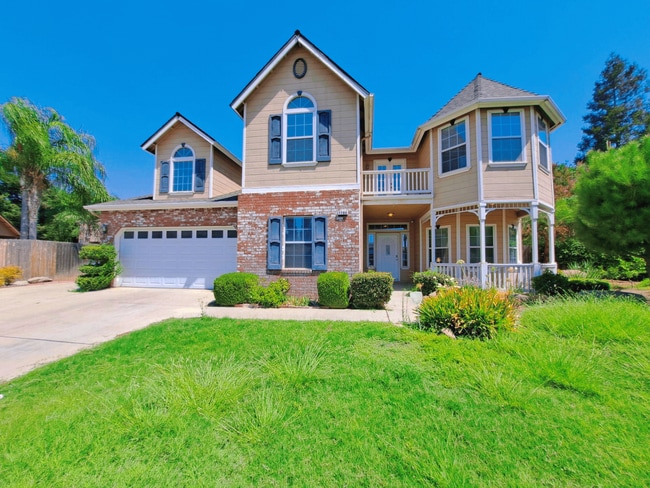 Building Photo - Elegant 4 Bedroom Home w/ Upstairs Loft Mo...