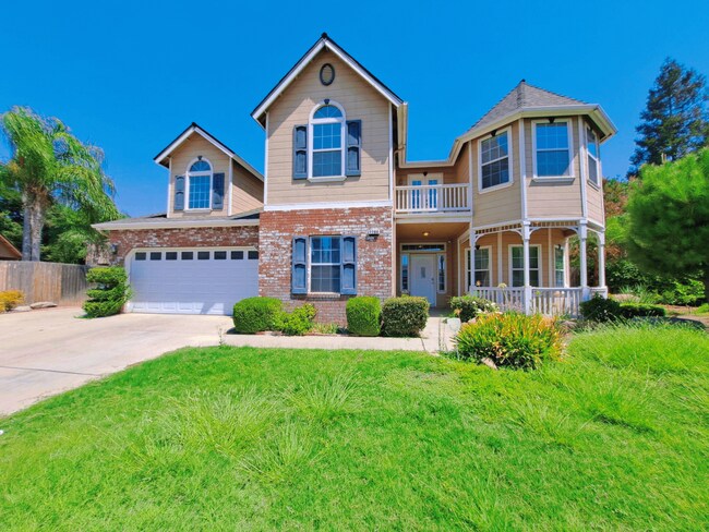 Foto del edificio - Elegant 4 Bedroom Home w/ Upstairs Loft Mo...