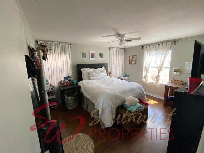 Foto del edificio - 3 Bed, 1 Bath Home – Great for Roommates or Small Family