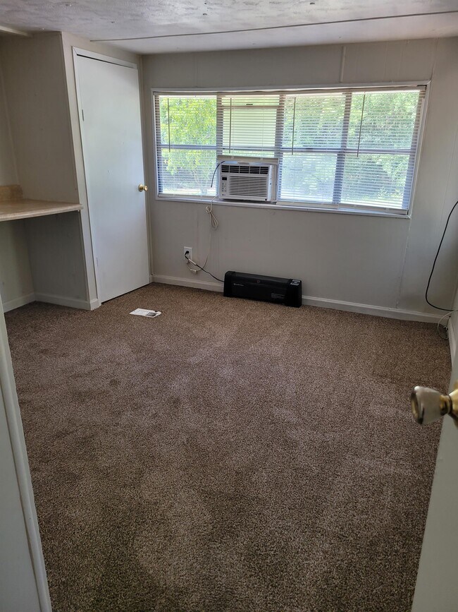 Foto del edificio - 4117 Daisy Ln