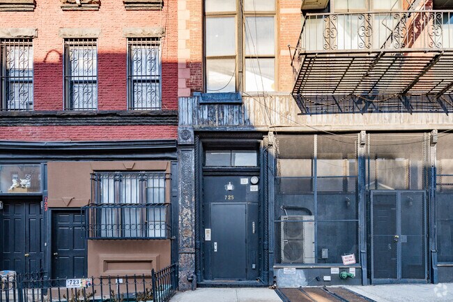Building Photo - 725 Union St