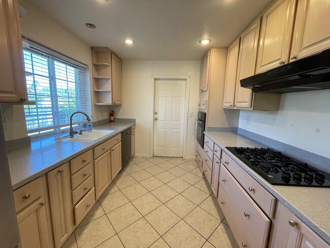Building Photo - 7100 Backer Ct