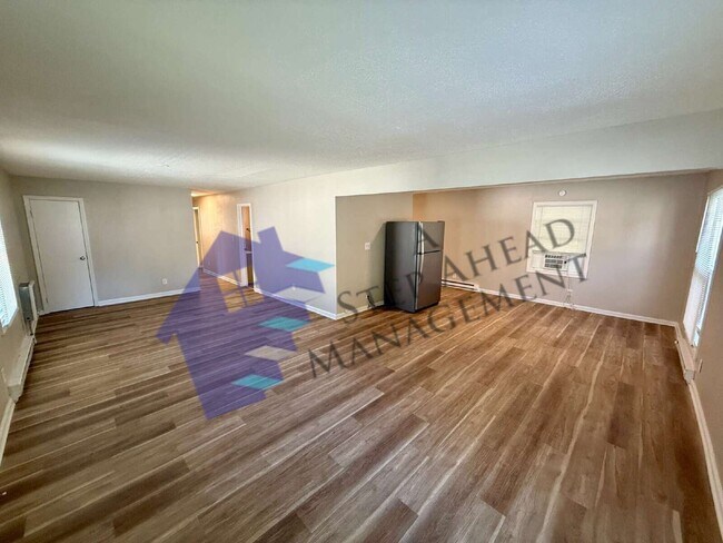 Building Photo - 955 N Belmont Ave