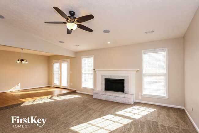 Foto del edificio - 880 Hounds Ridge Ct