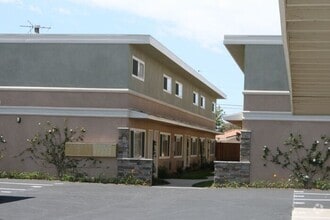 Building Photo - 13861 Arthur Ave
