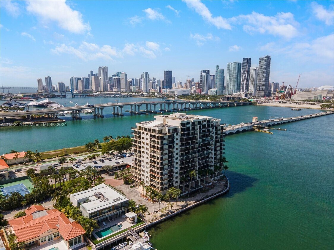 Foto principal - 801 N Venetian Dr