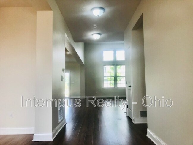 Building Photo - 9390 Woodbine Way