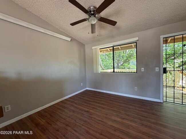 Foto del edificio - 927 N Old Chisholm Trail