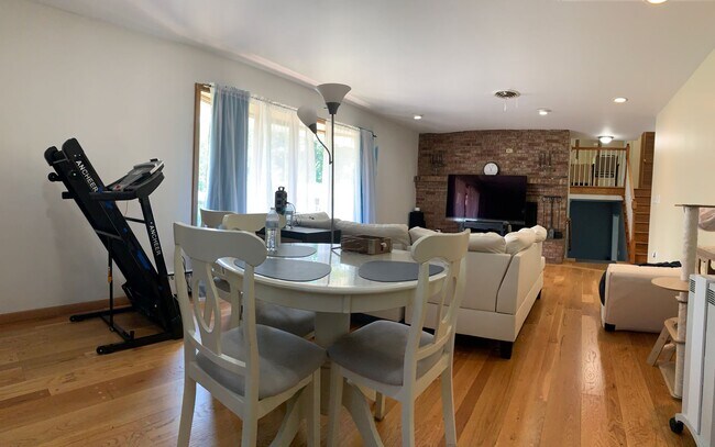 Foto del edificio - NOW Leasing!