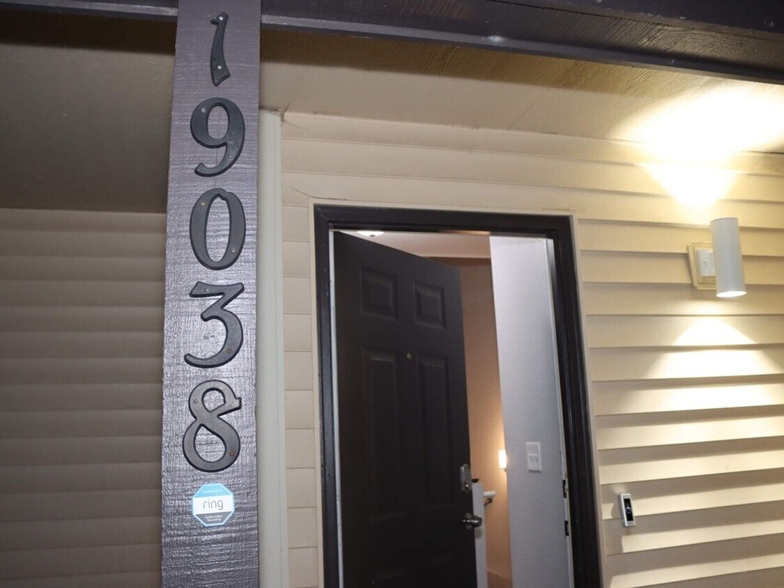 Foto principal - 19038 E Carmel Dr