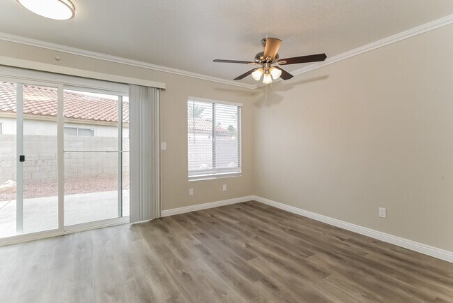 Foto del edificio - 2562 Machado Dr