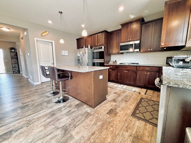 Foto del edificio - Solar Home!  Beautiful 4bed/3bath Single Family Home in Shakopee